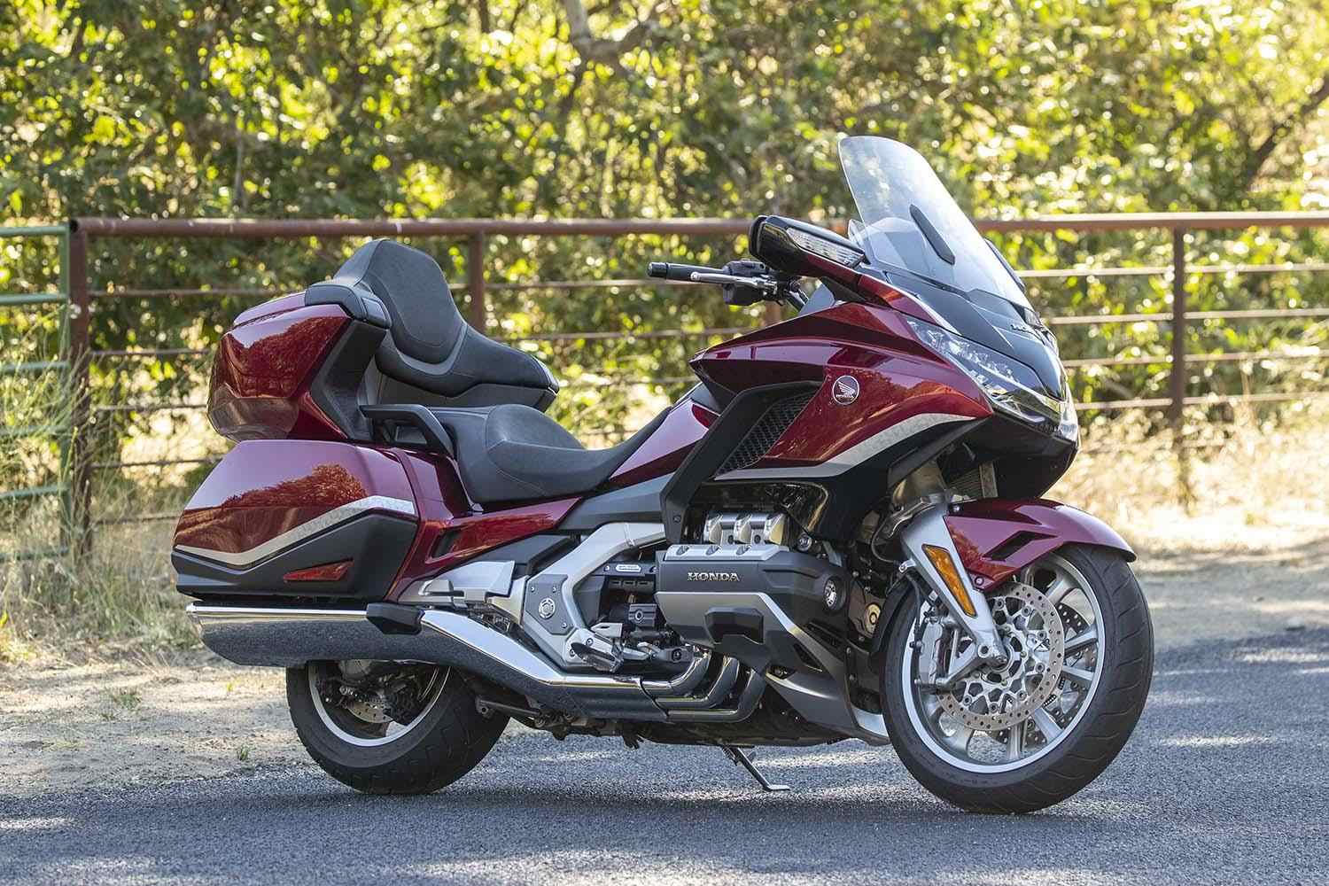 motor touring honda gold wing 2018